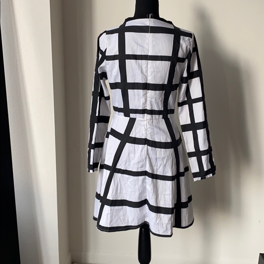 Black White Geometric Print - Picture 2 of 2